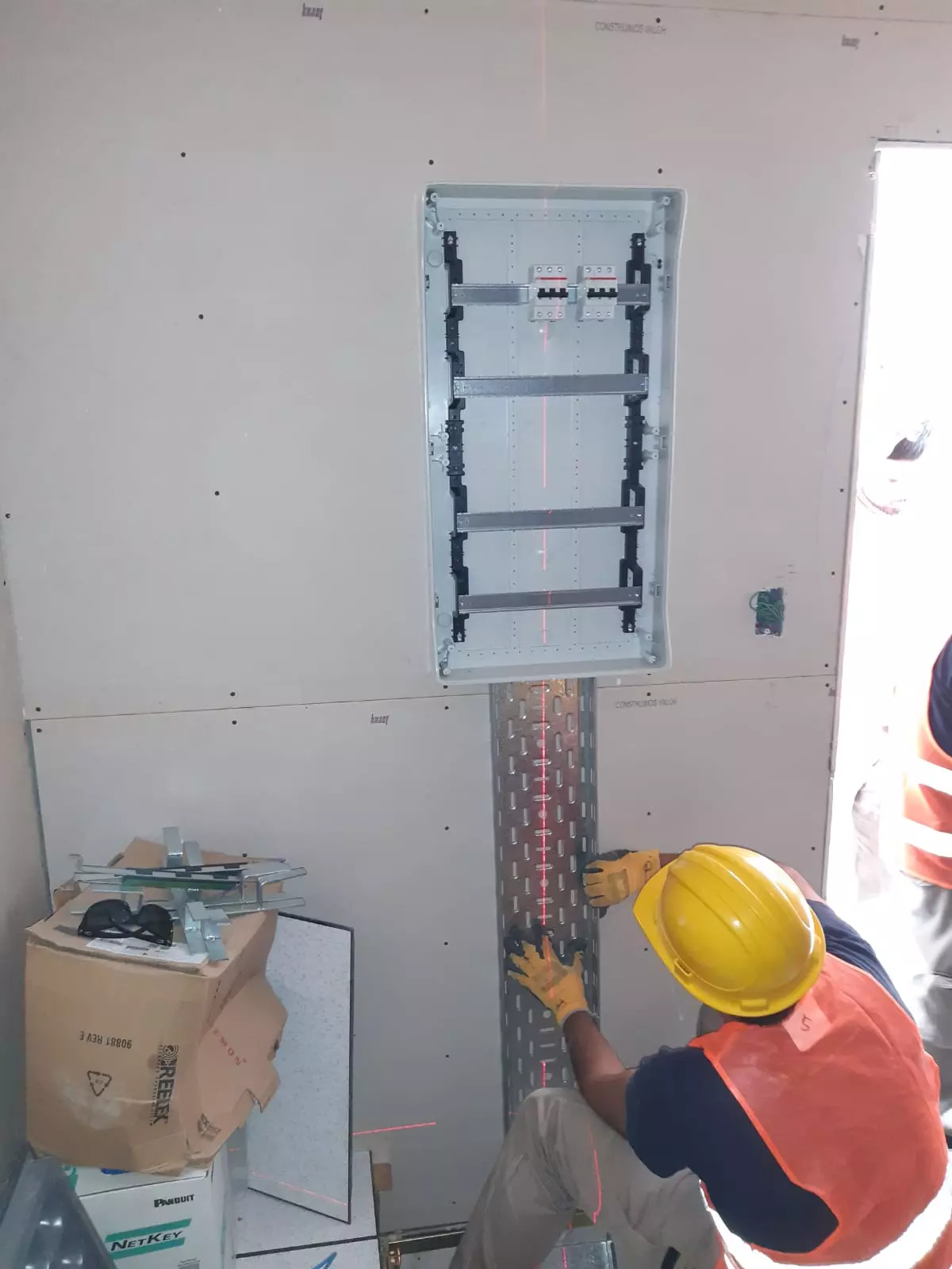 https://greenworking.com.ar/wp-content/uploads/2024/08/AnyConv.com__Template-redes-y-cableado-04.webp